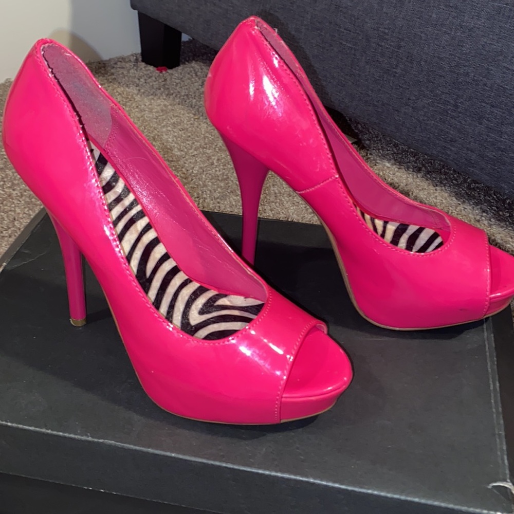 Speed Limit 98 pink heels